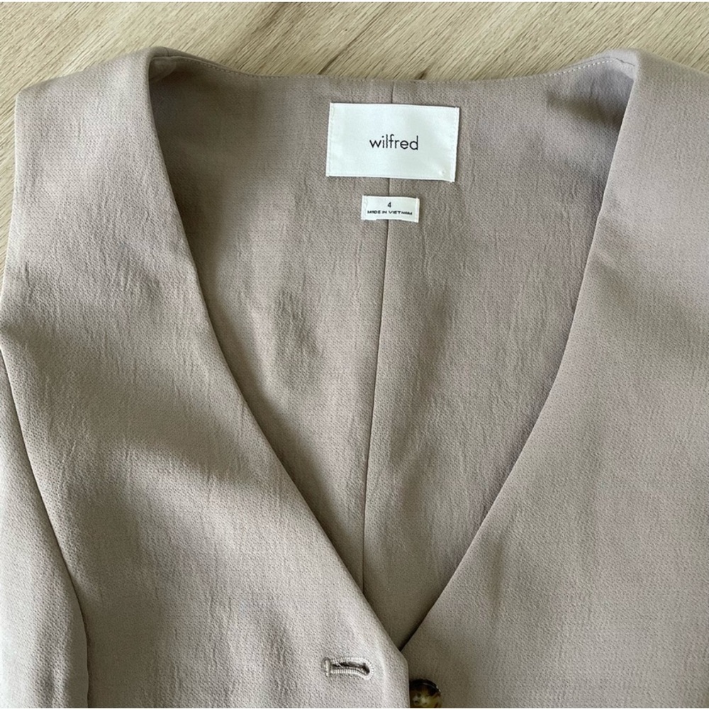 ❌SOLD❌Aritzia Wilfred Pacino Vest Crepette in Nomad Taupe Size 4 - Picture 3 of 4
